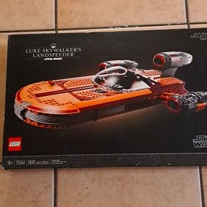 Brand new Lego COLLECTOR SERIES Luke Skywalker's Landspeeder from Starwars